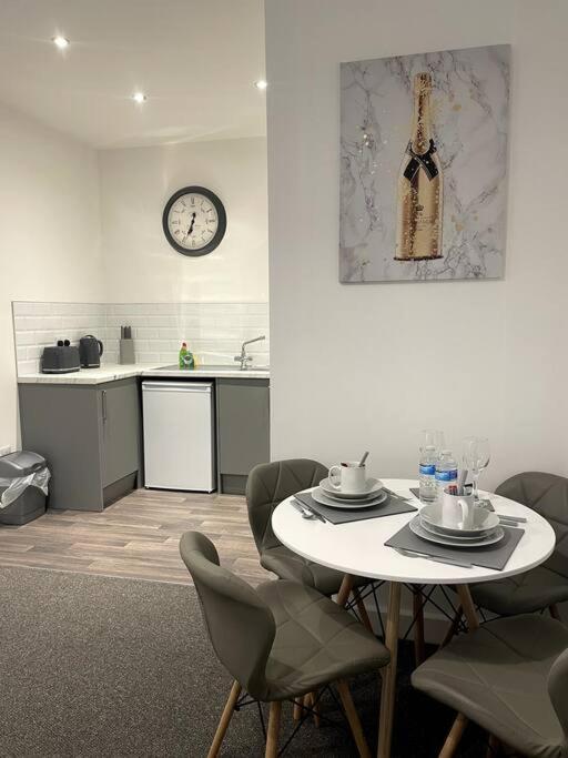 #4Bs 1 Bed Serviced Apartment Ντέρμπι Εξωτερικό φωτογραφία