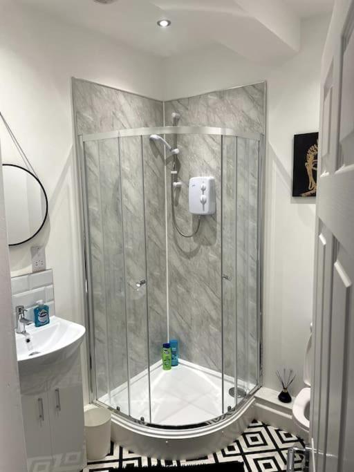#4Bs 1 Bed Serviced Apartment Ντέρμπι Εξωτερικό φωτογραφία