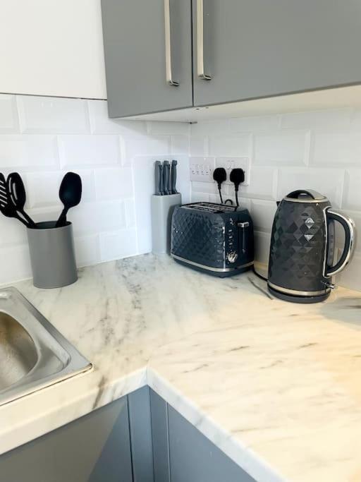#4Bs 1 Bed Serviced Apartment Ντέρμπι Εξωτερικό φωτογραφία