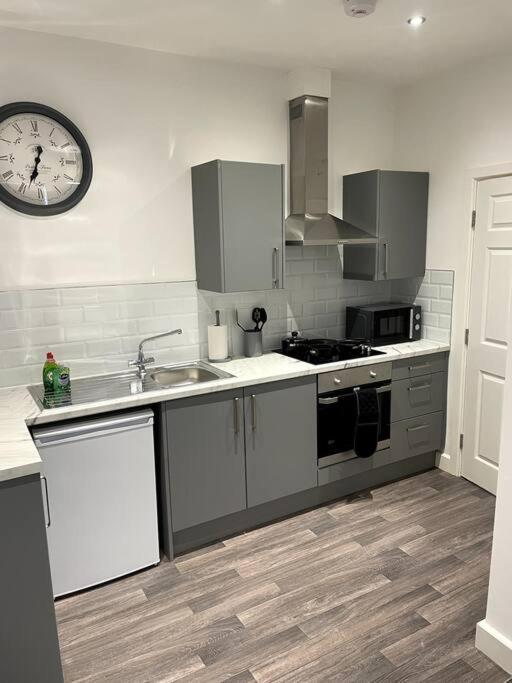 #4Bs 1 Bed Serviced Apartment Ντέρμπι Εξωτερικό φωτογραφία